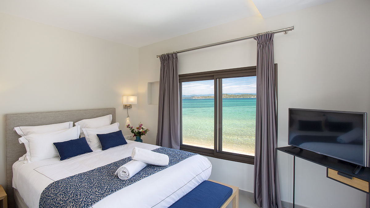 Beach Front Villa (+external studio) 